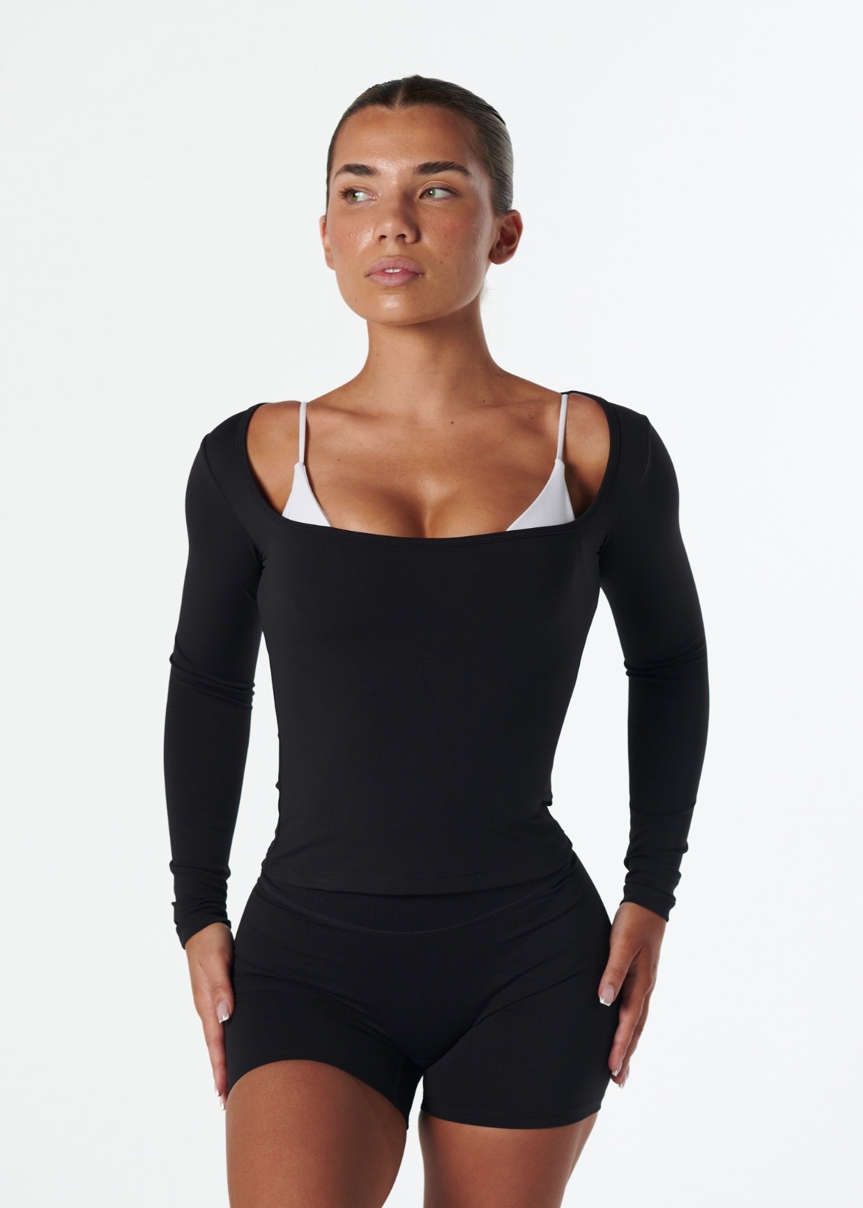 SERENE SCOOP LONG SLEEVE - BLACK