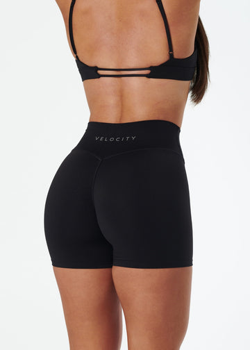 SERENE INVISIBLE SCRUNCH SHORTS - BLACK