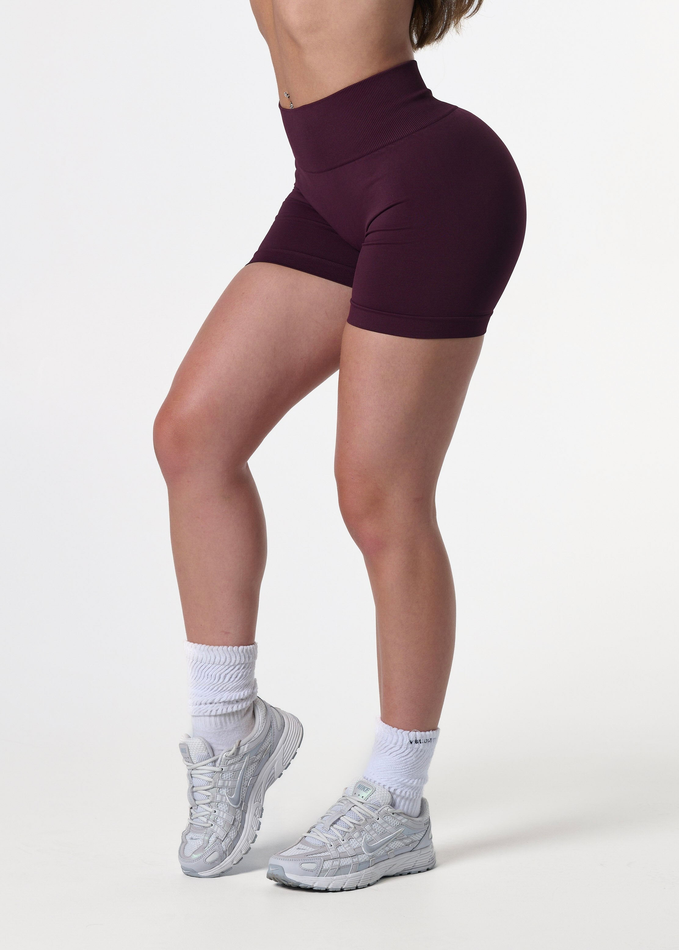 SIGNATURE SCRUNCH SHORTS - PLUM