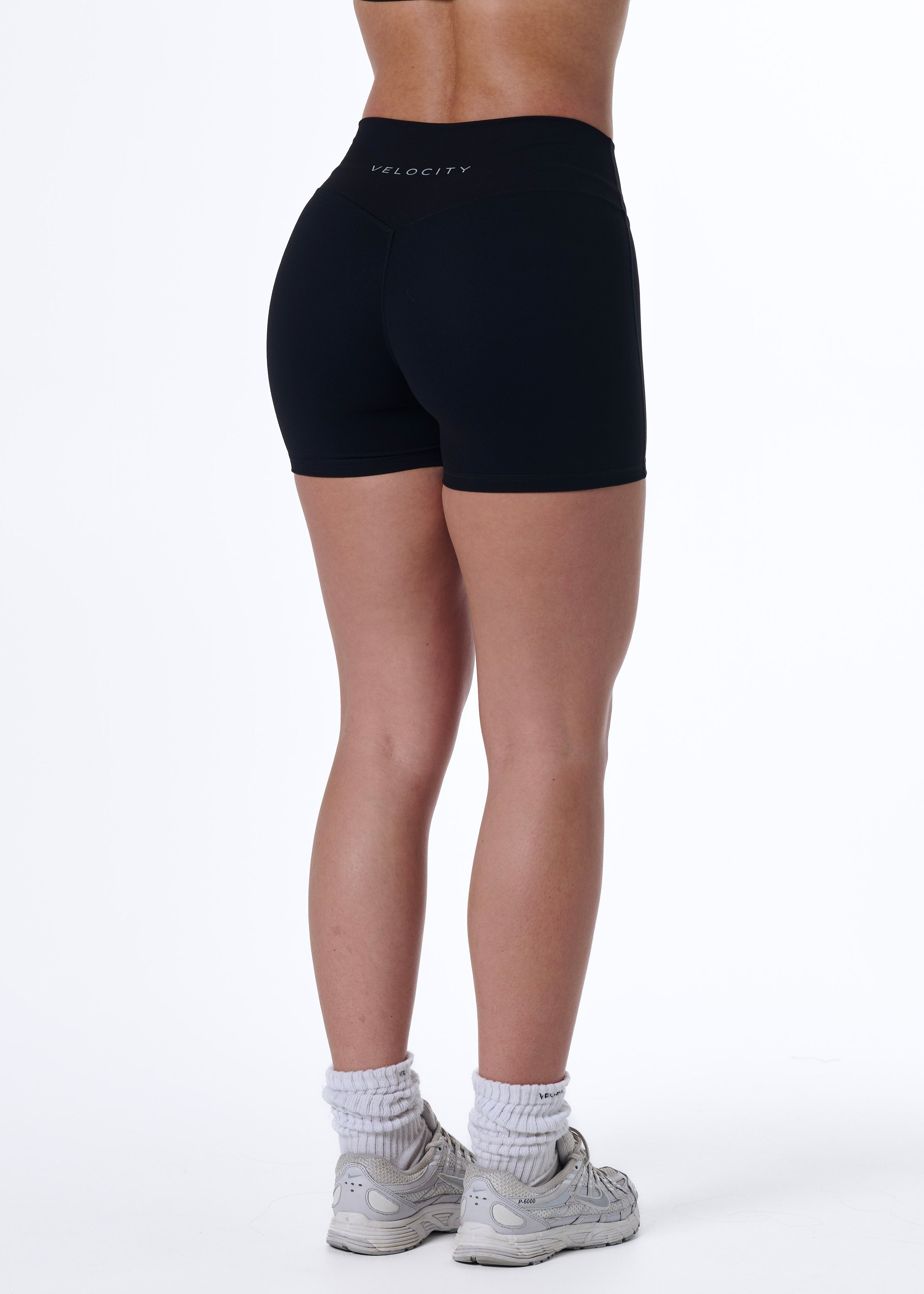 FORM SHORTS - BLACK