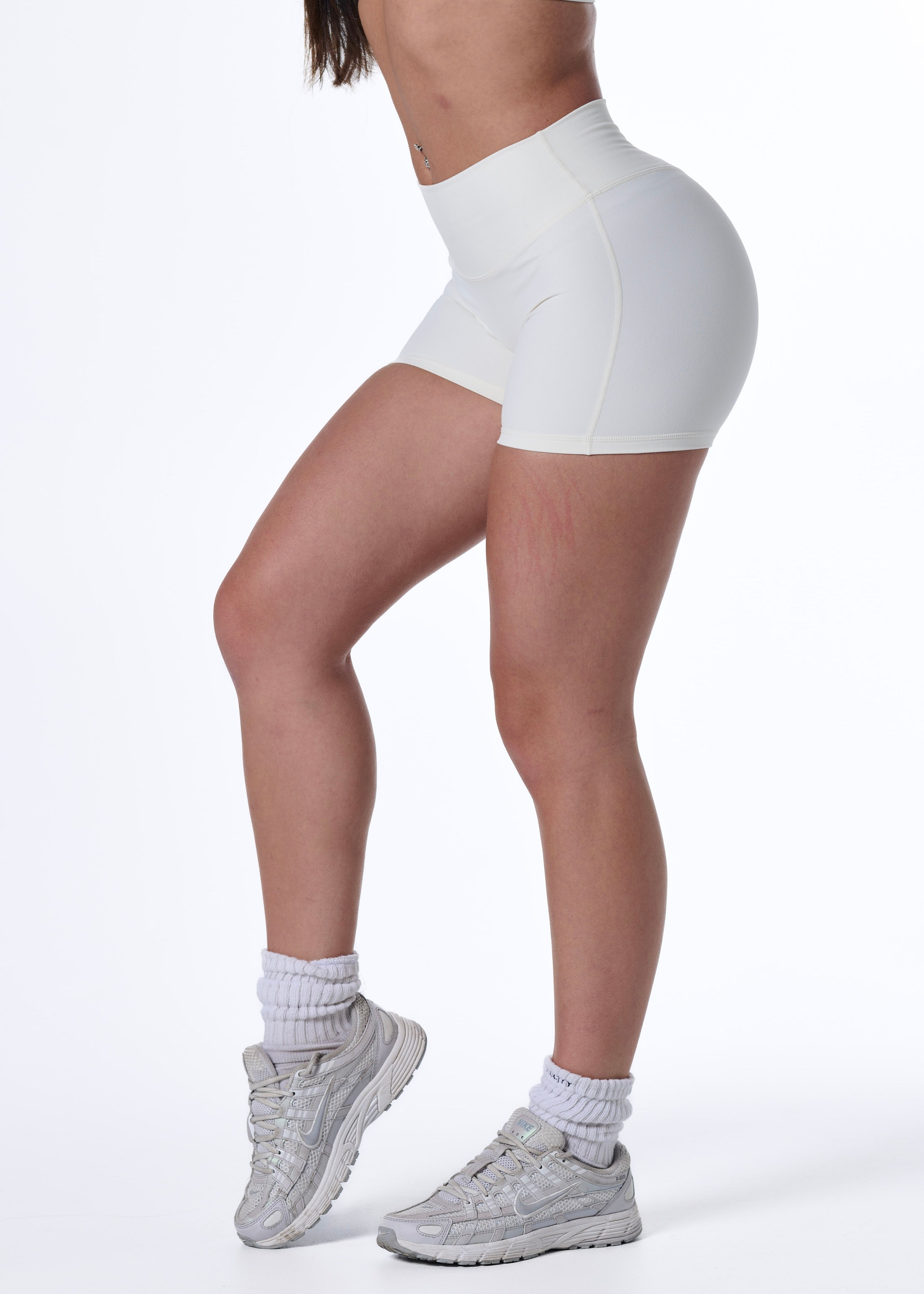 FORM SHORTS - VANILLA