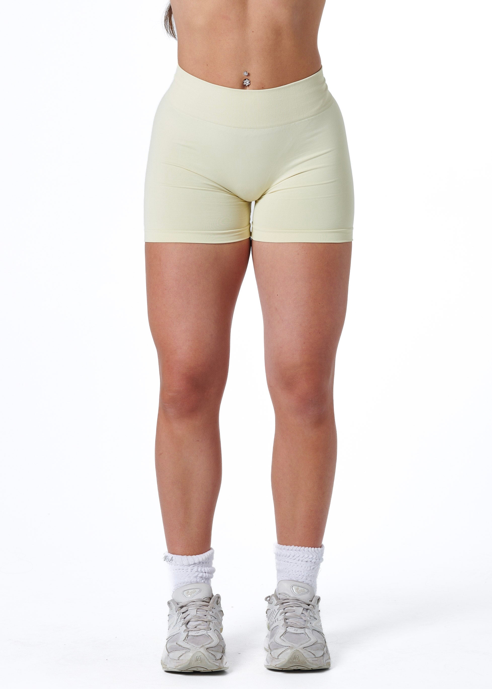 SILHOUETTE SCRUNCH SHORTS - GLAZE