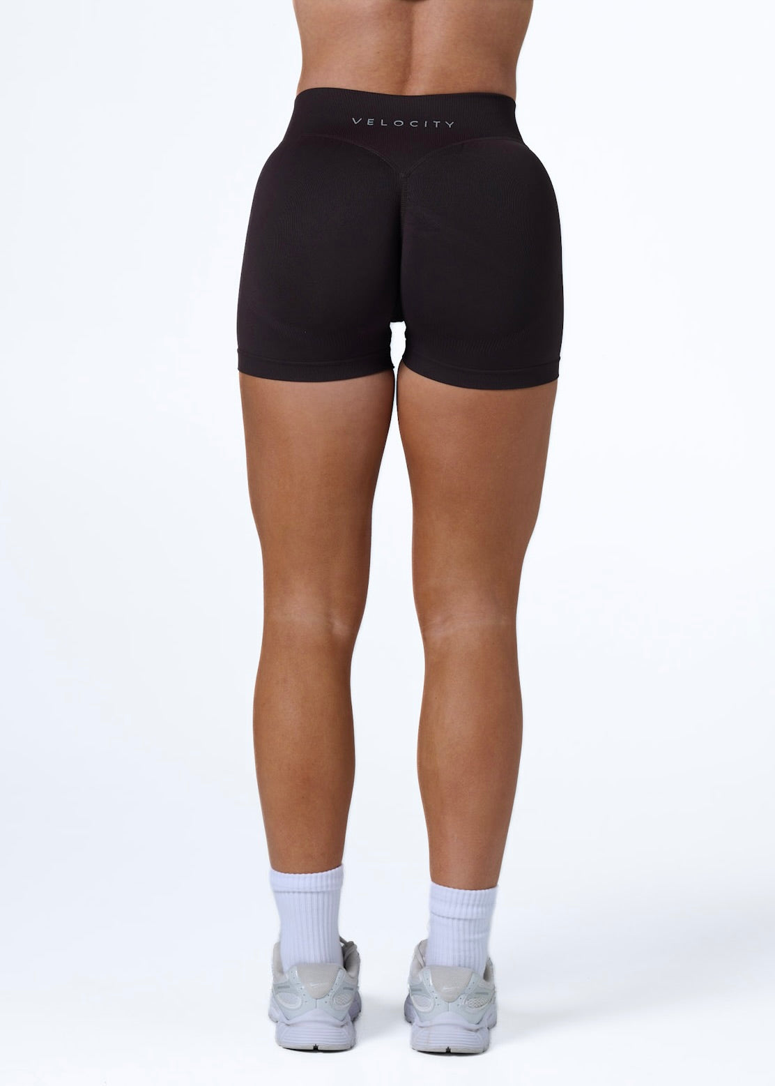 SIGNATURE INVISIBLE SCRUNCH SHORTS - ESPRESSO