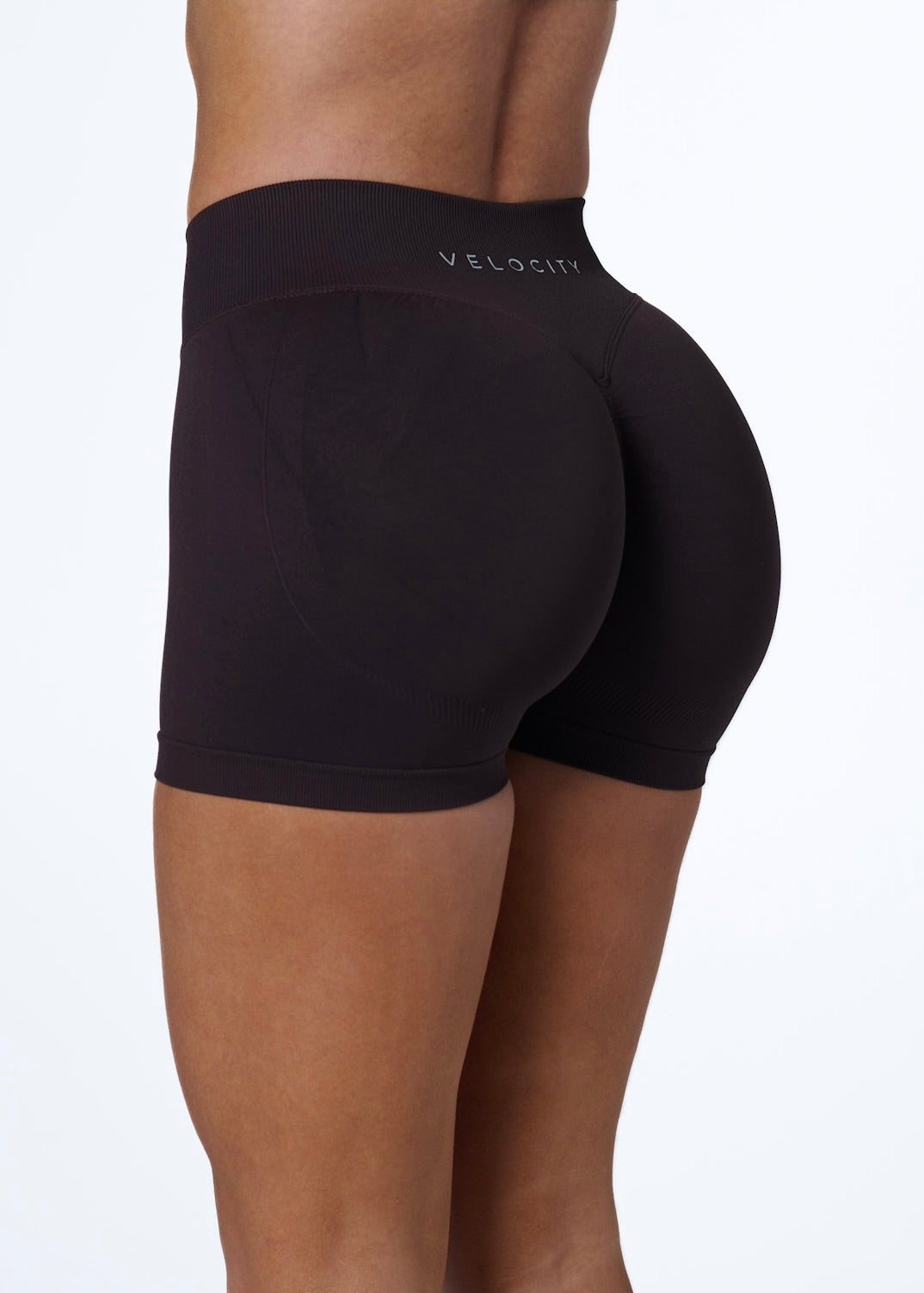SIGNATURE INVISIBLE SCRUNCH SHORTS - ESPRESSO