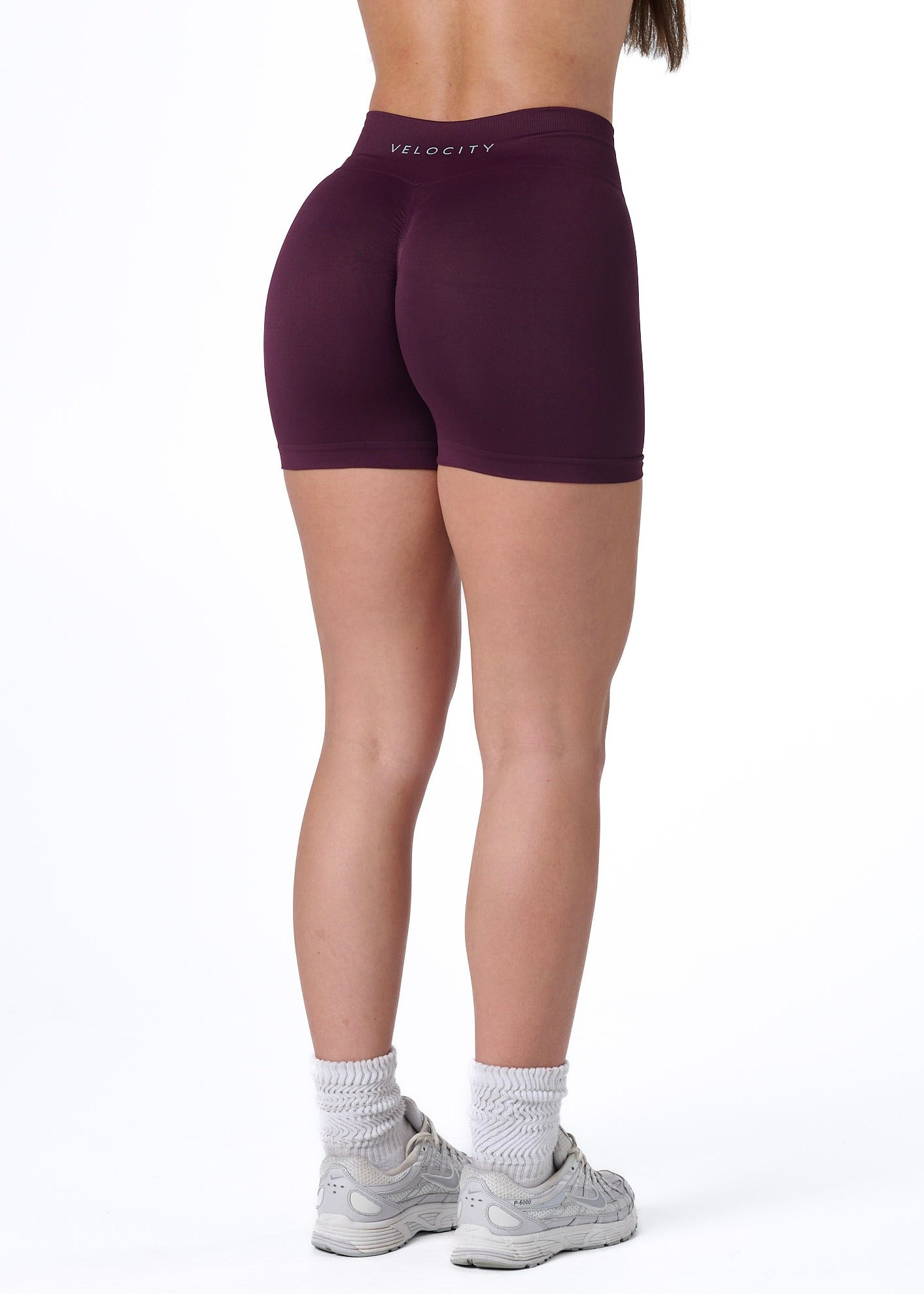SILHOUETTE SCRUNCH SHORTS - PLUM