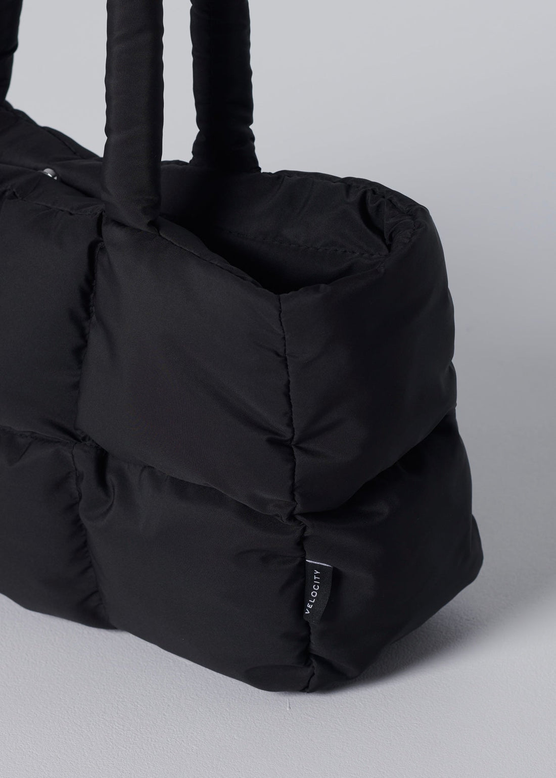 PILLOW TOTE - BLACK