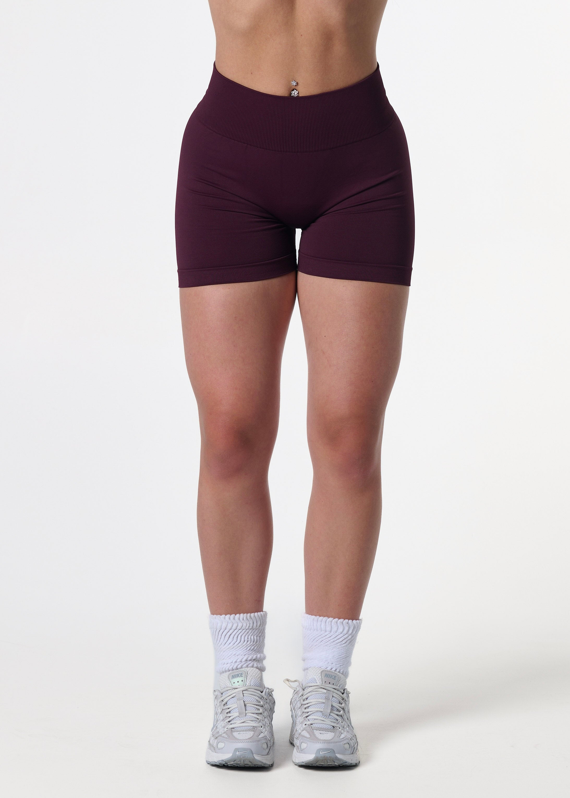 SIGNATURE SCRUNCH SHORTS - PLUM