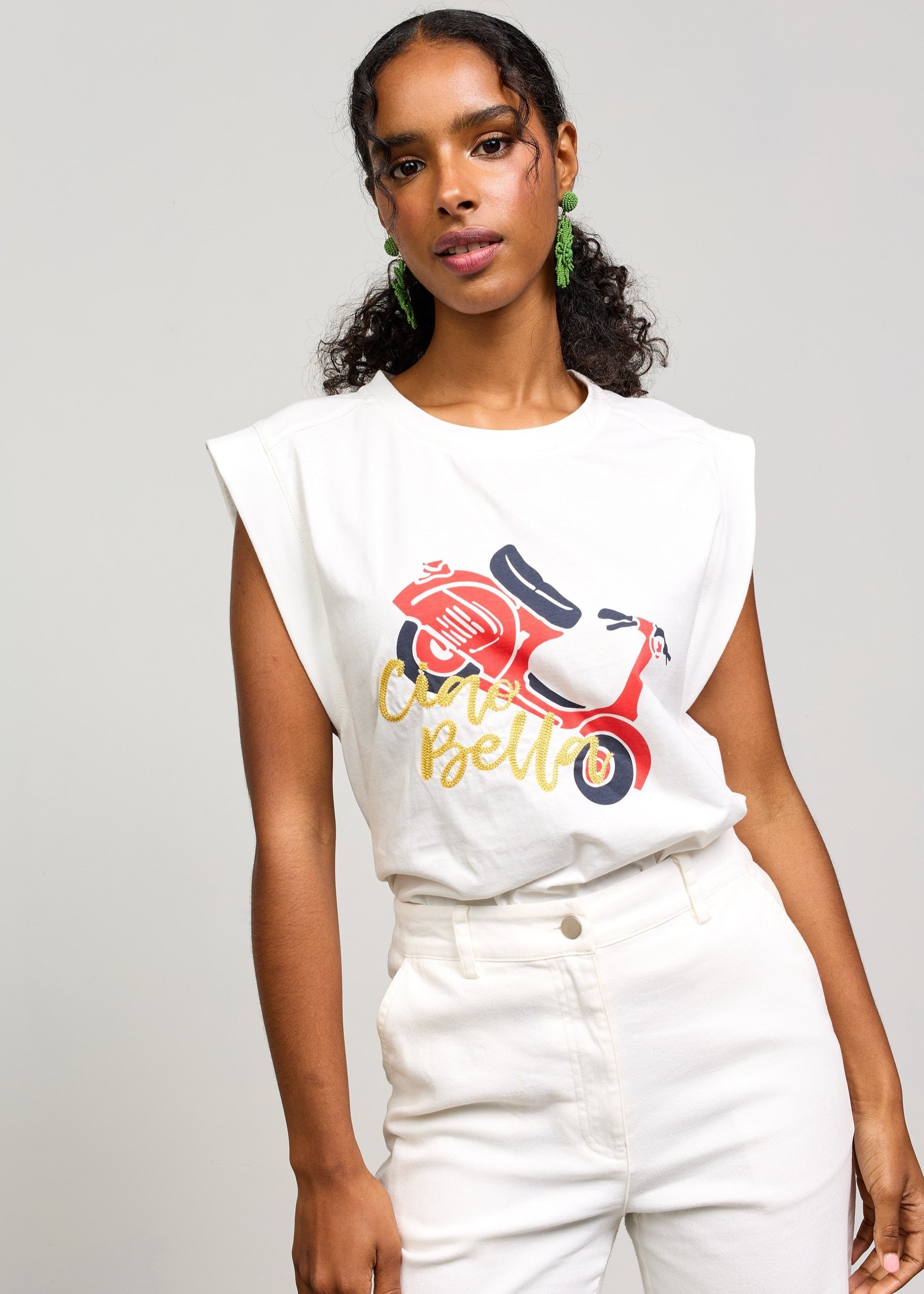 WENDY SLEEVELSS GRAPHIC TOP