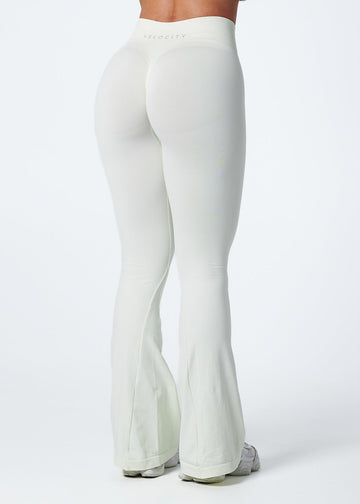 SIGNATURE SCRUNCH FLARES  - VANILLA