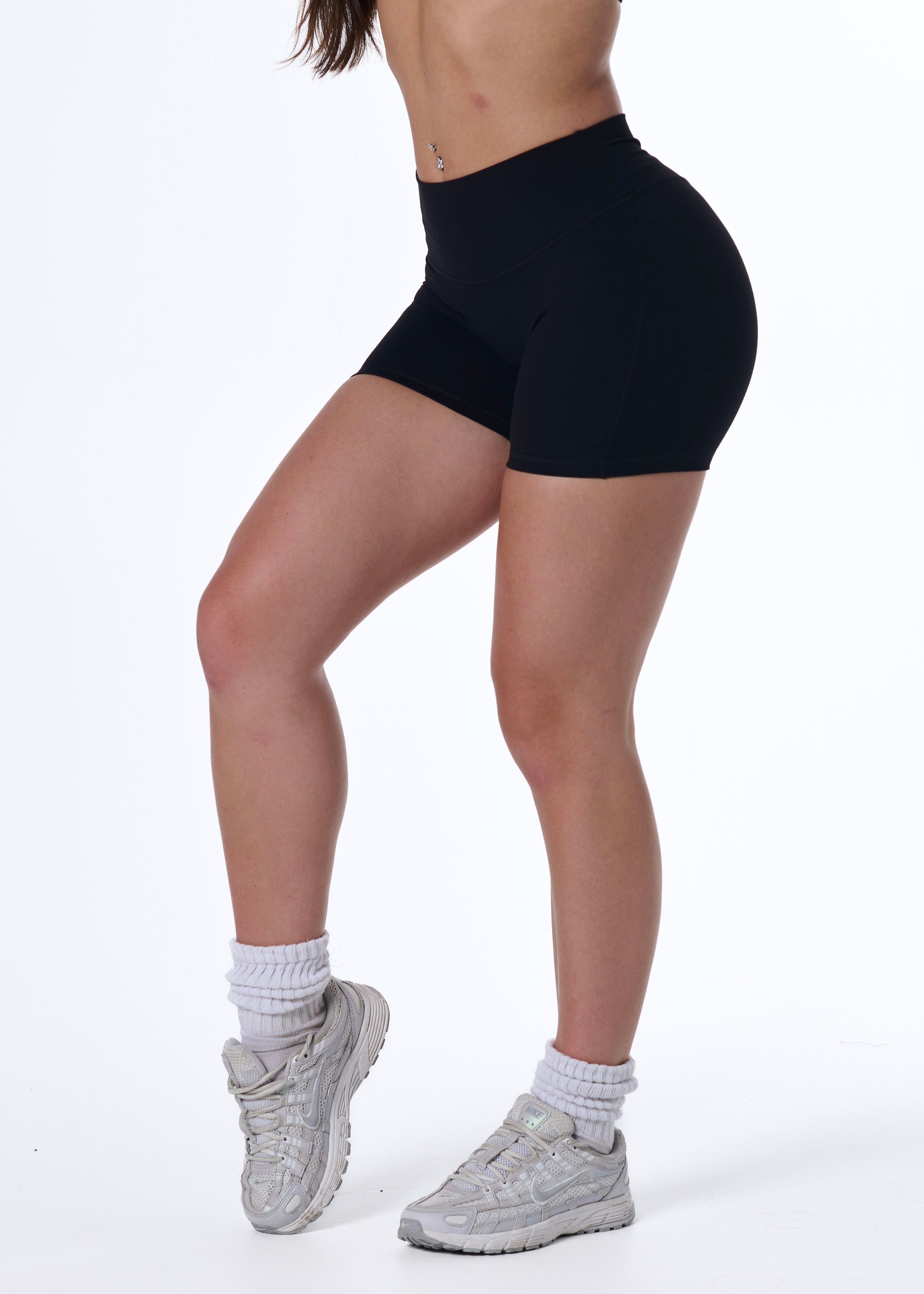 FORM SHORTS - BLACK