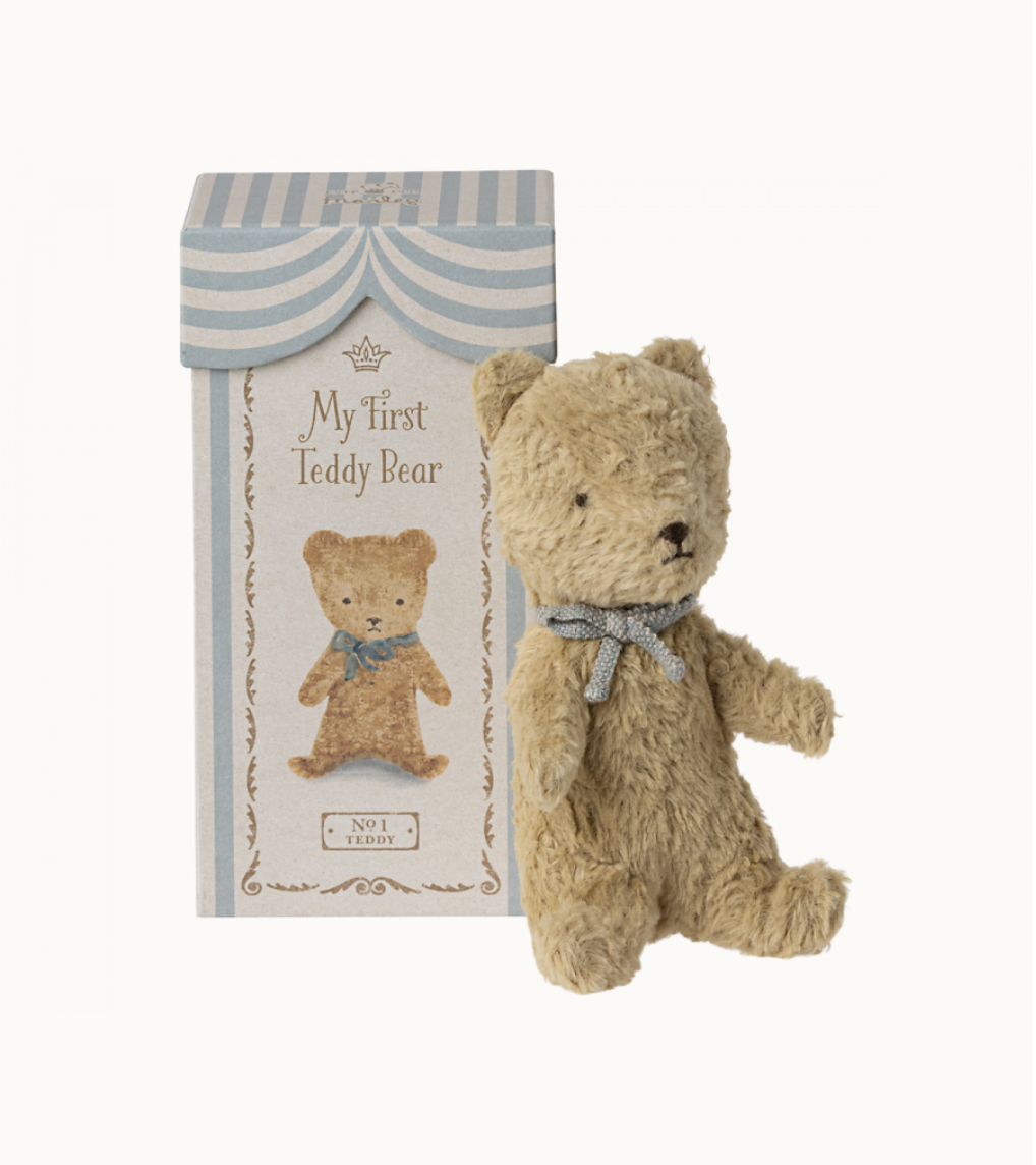 My first teddy - Sand