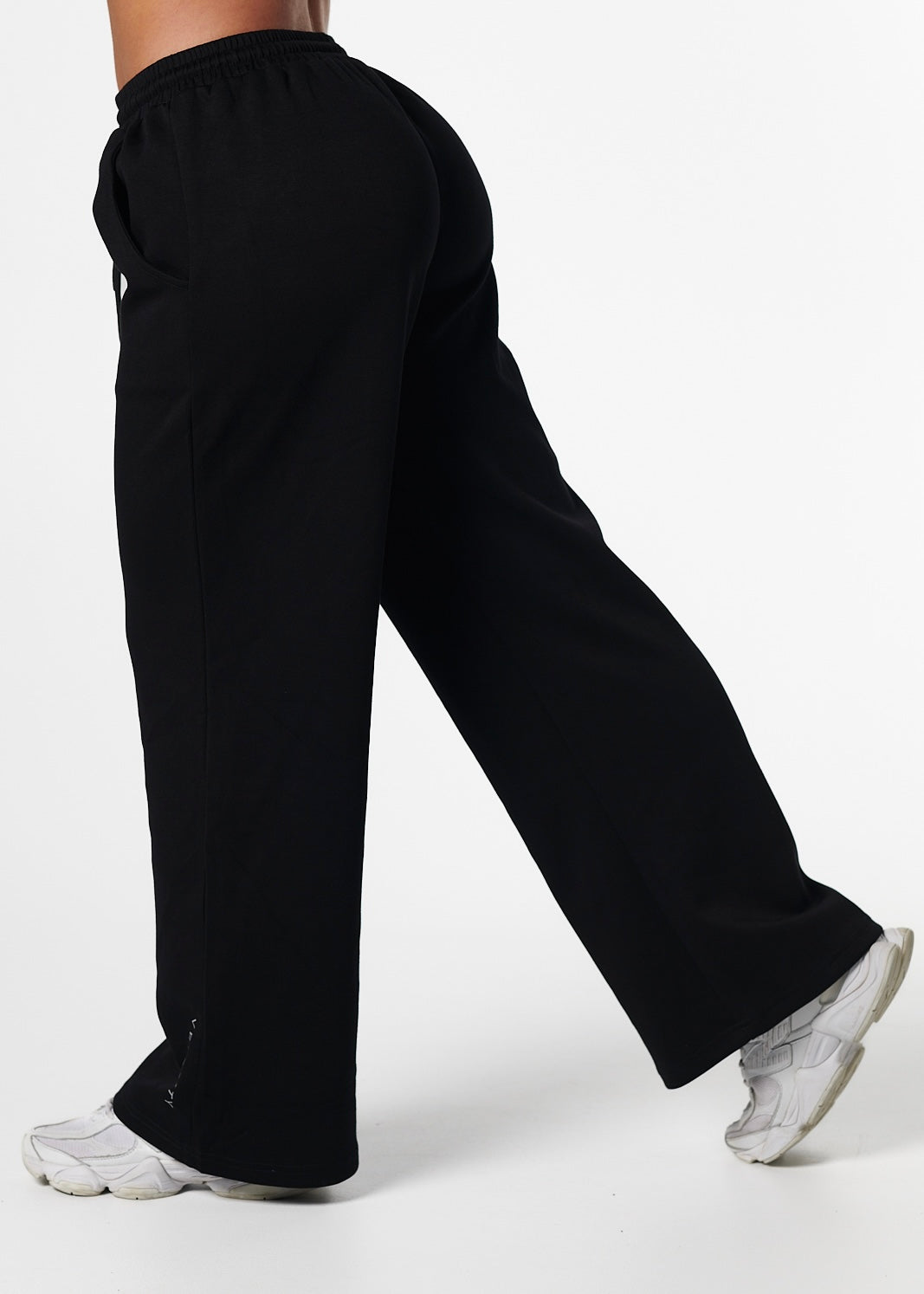 LOUNGE SWEATPANTS - BLACK