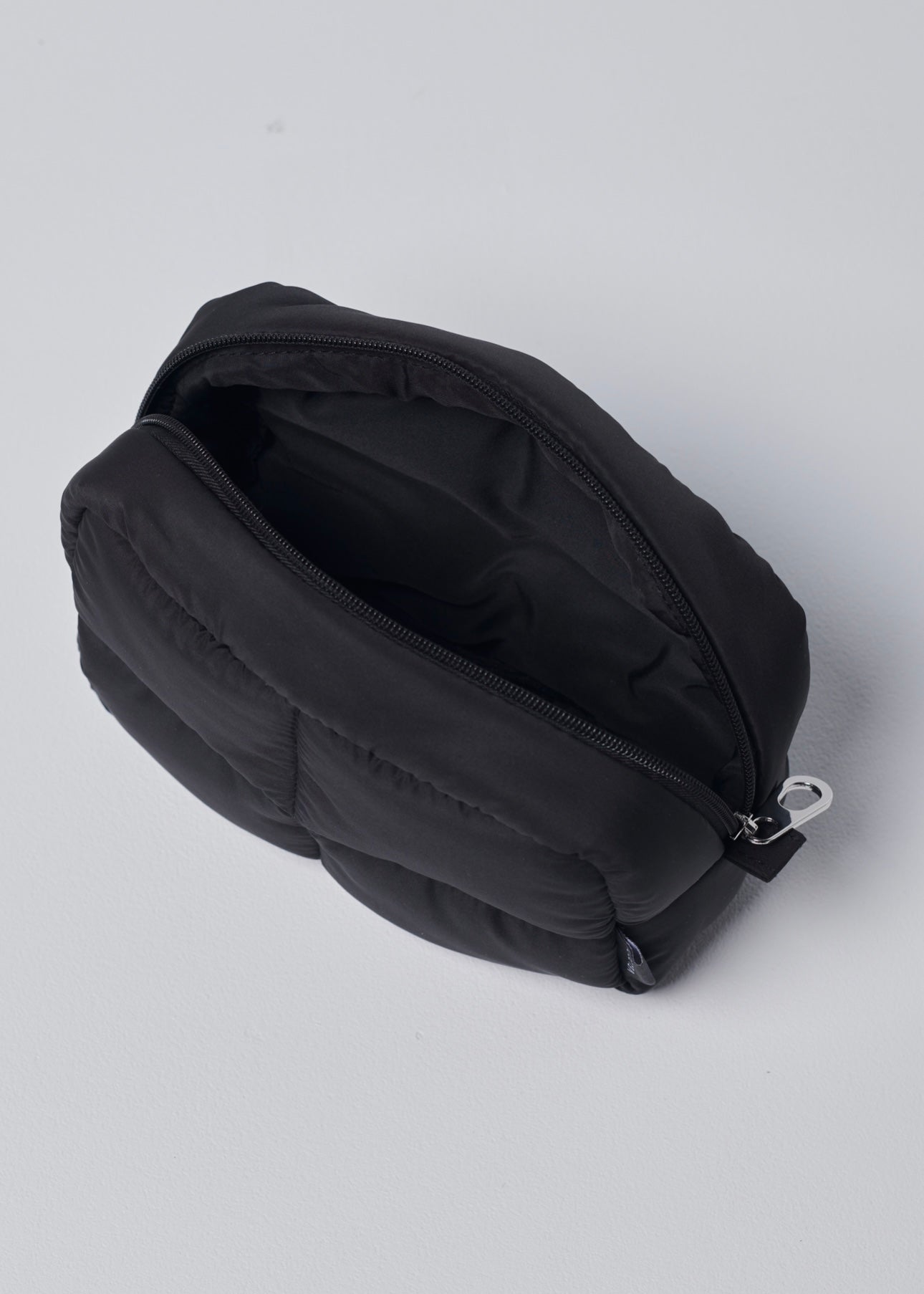 PILLOW ESSENTIALS BAG - BLACK