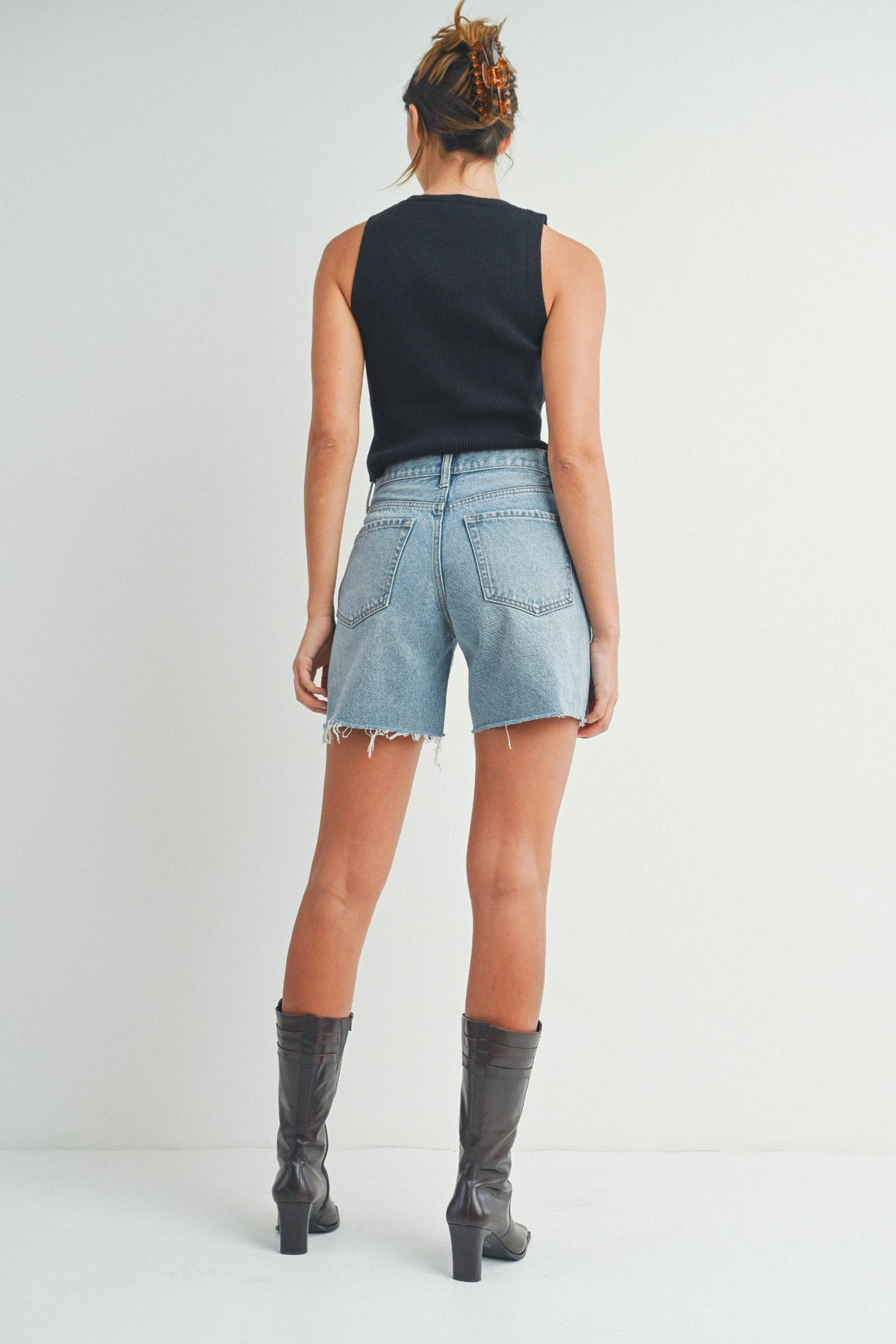 SELENA SLIGHTLY DISTRESSED DENIM SHORTS
