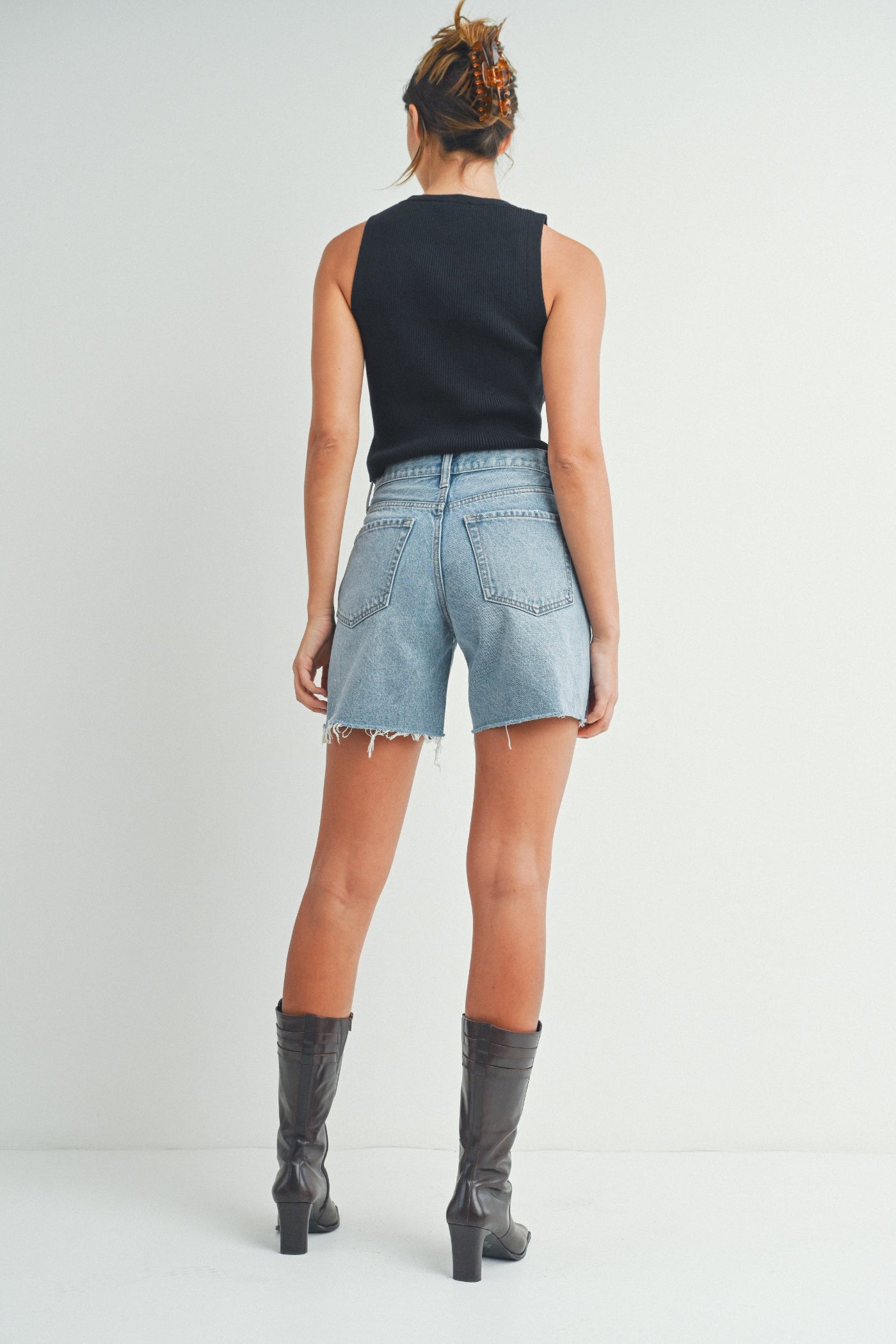 SELENA SLIGHTLY DISTRESSED DENIM SHORTS