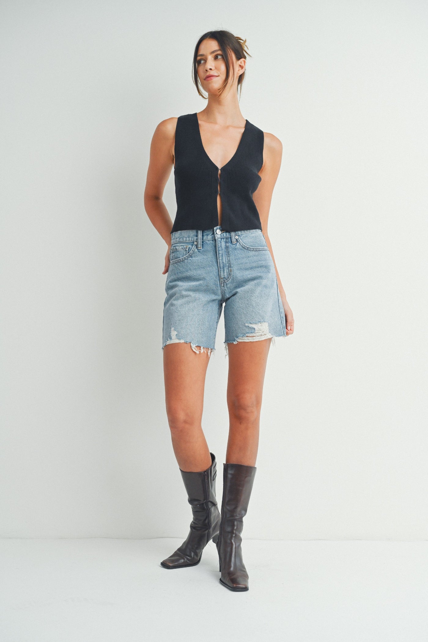 SELENA SLIGHTLY DISTRESSED DENIM SHORTS