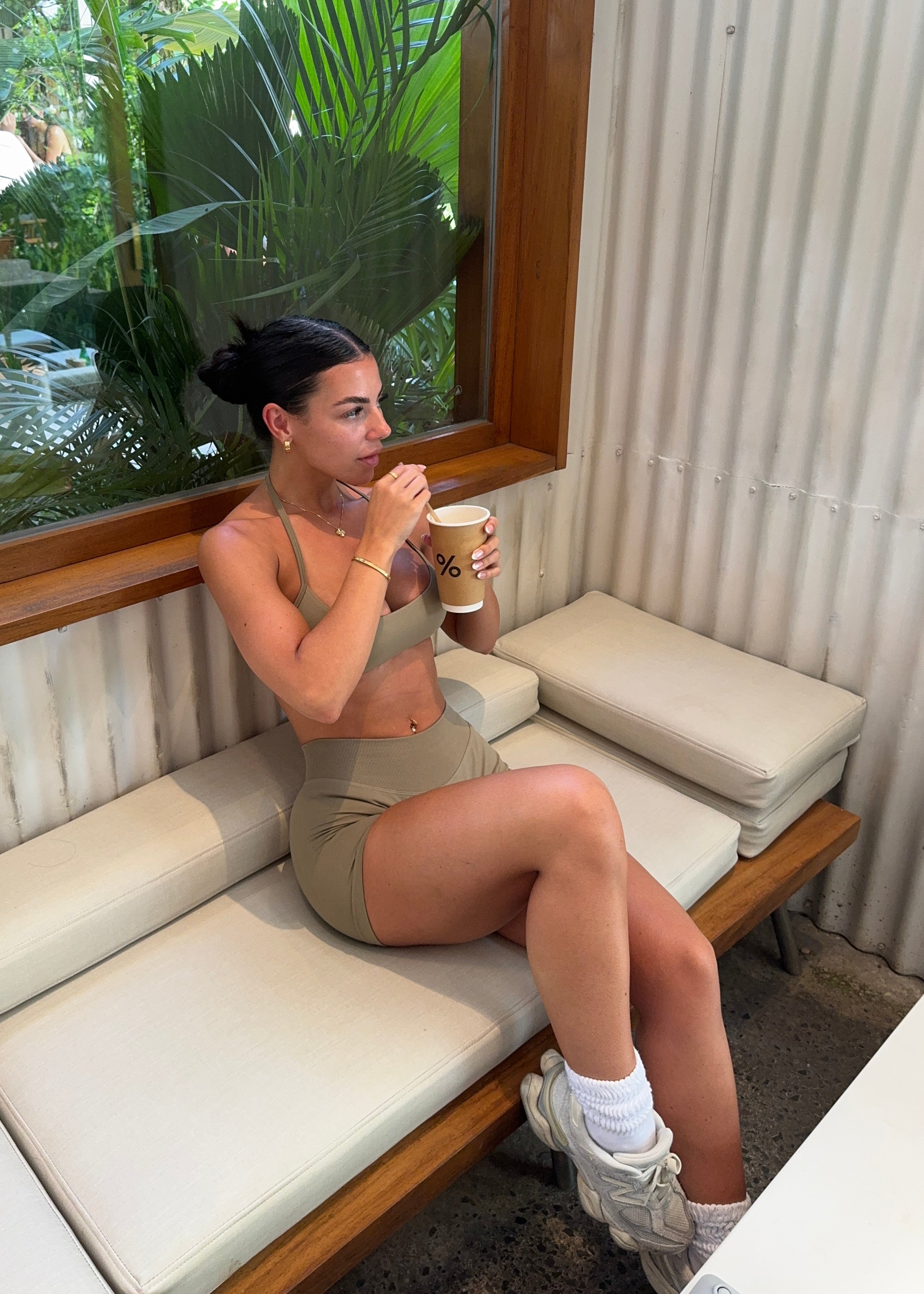 SIGNATURE SCRUNCH SHORTS MINI - MATCHA