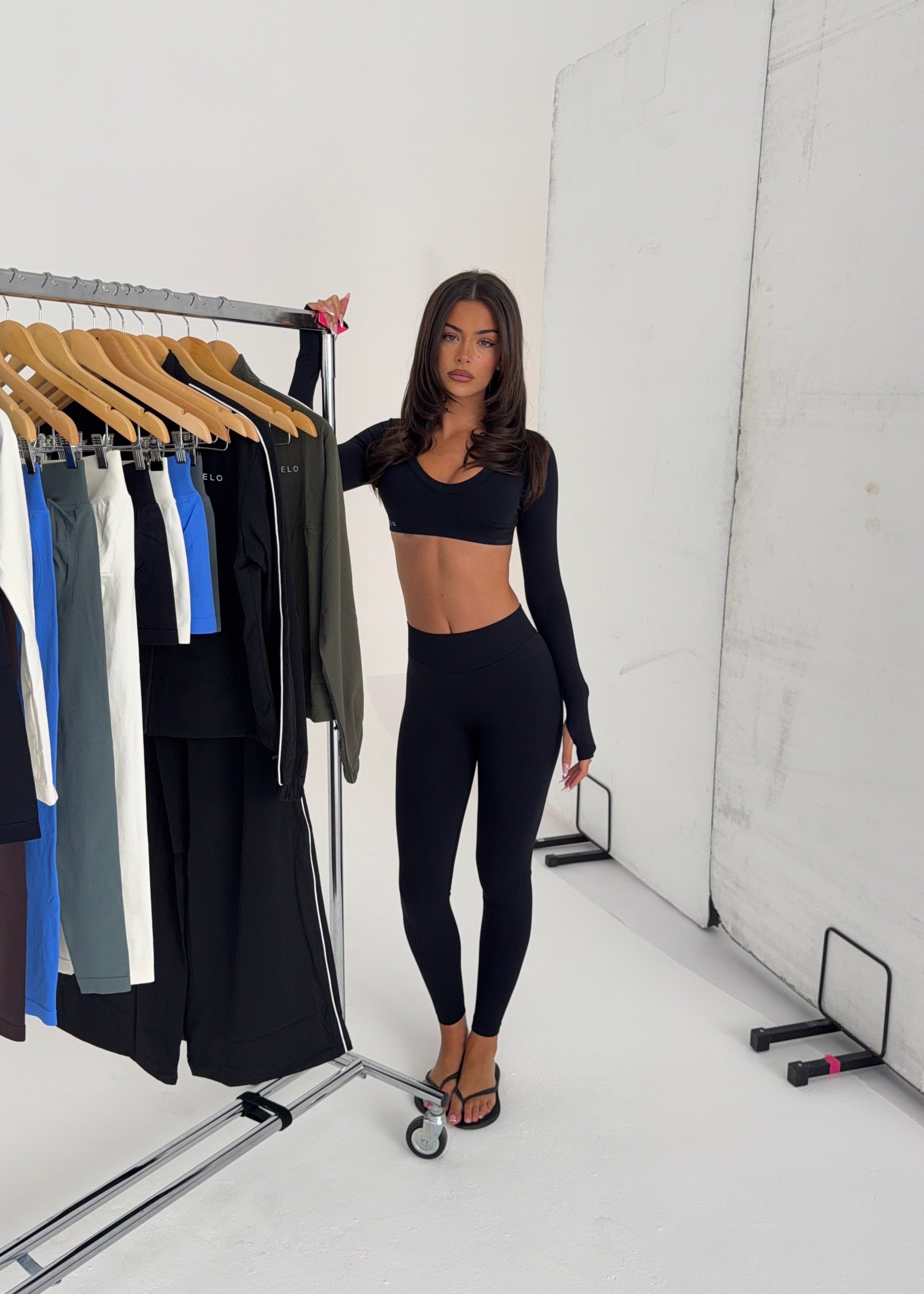 SIGNATURE CROP LONG SLEEVE - LIQUORICE