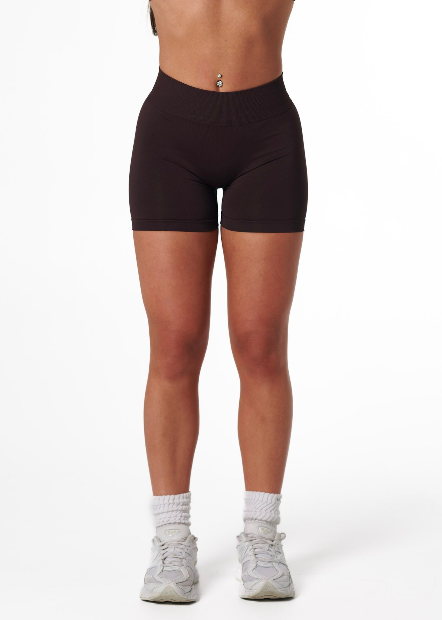 SILHOUETTE SCRUNCH SHORTS - ESPRESSO