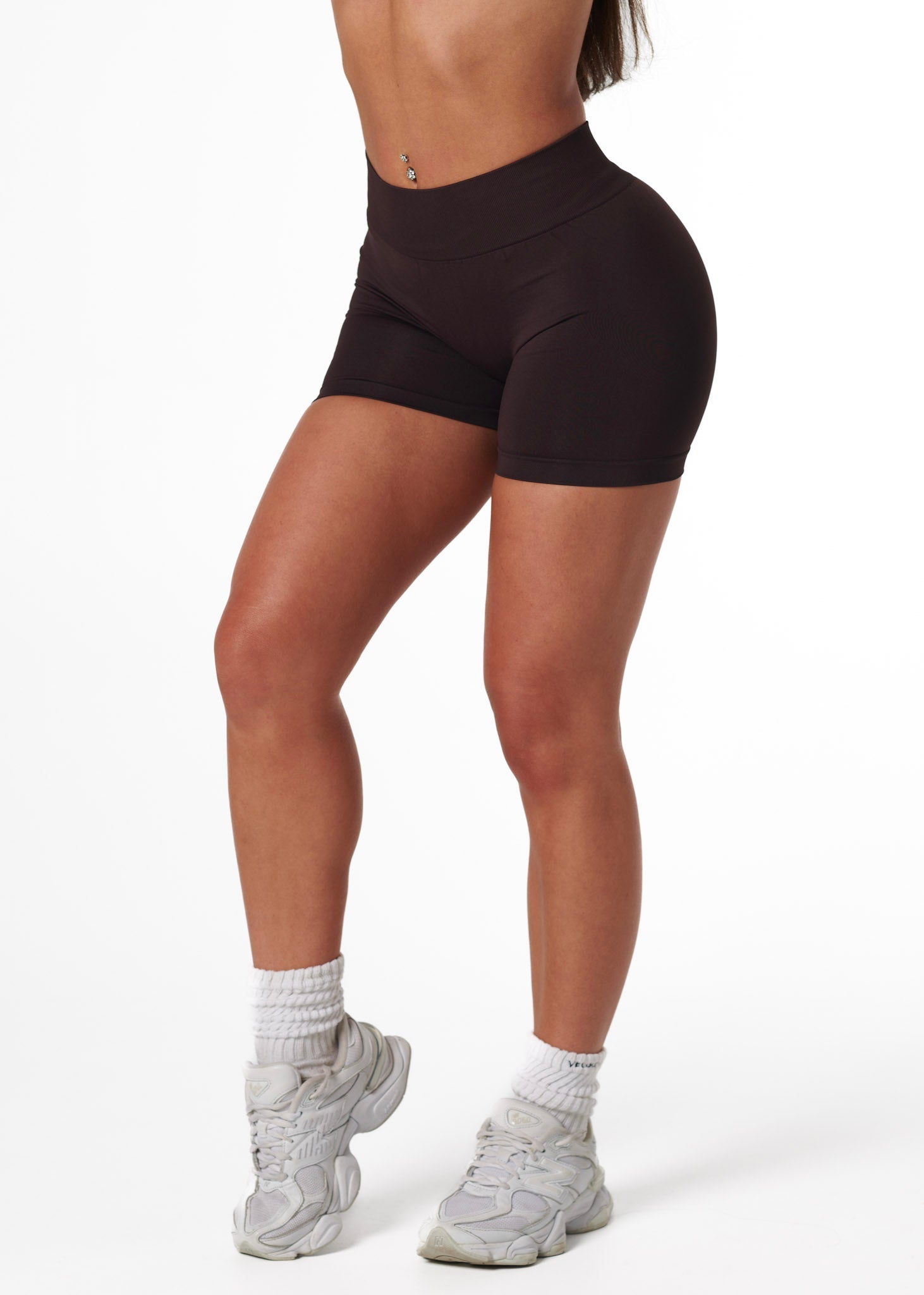 SILHOUETTE SCRUNCH SHORTS - ESPRESSO