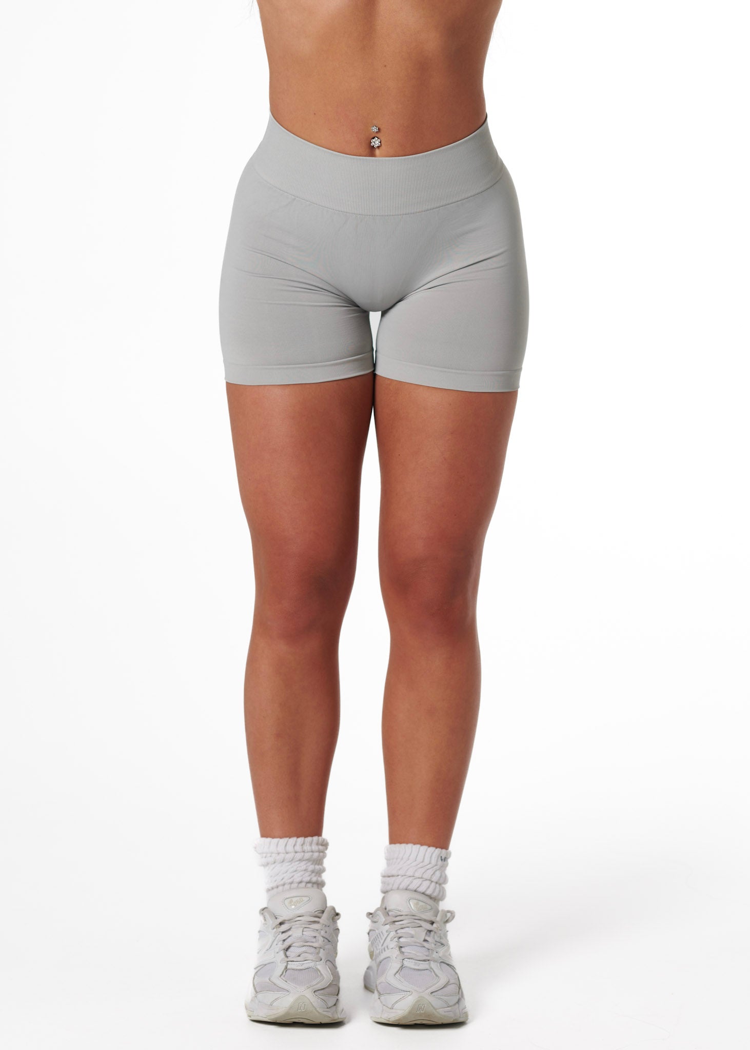 SILHOUETTE SCRUNCH SHORTS - FROST
