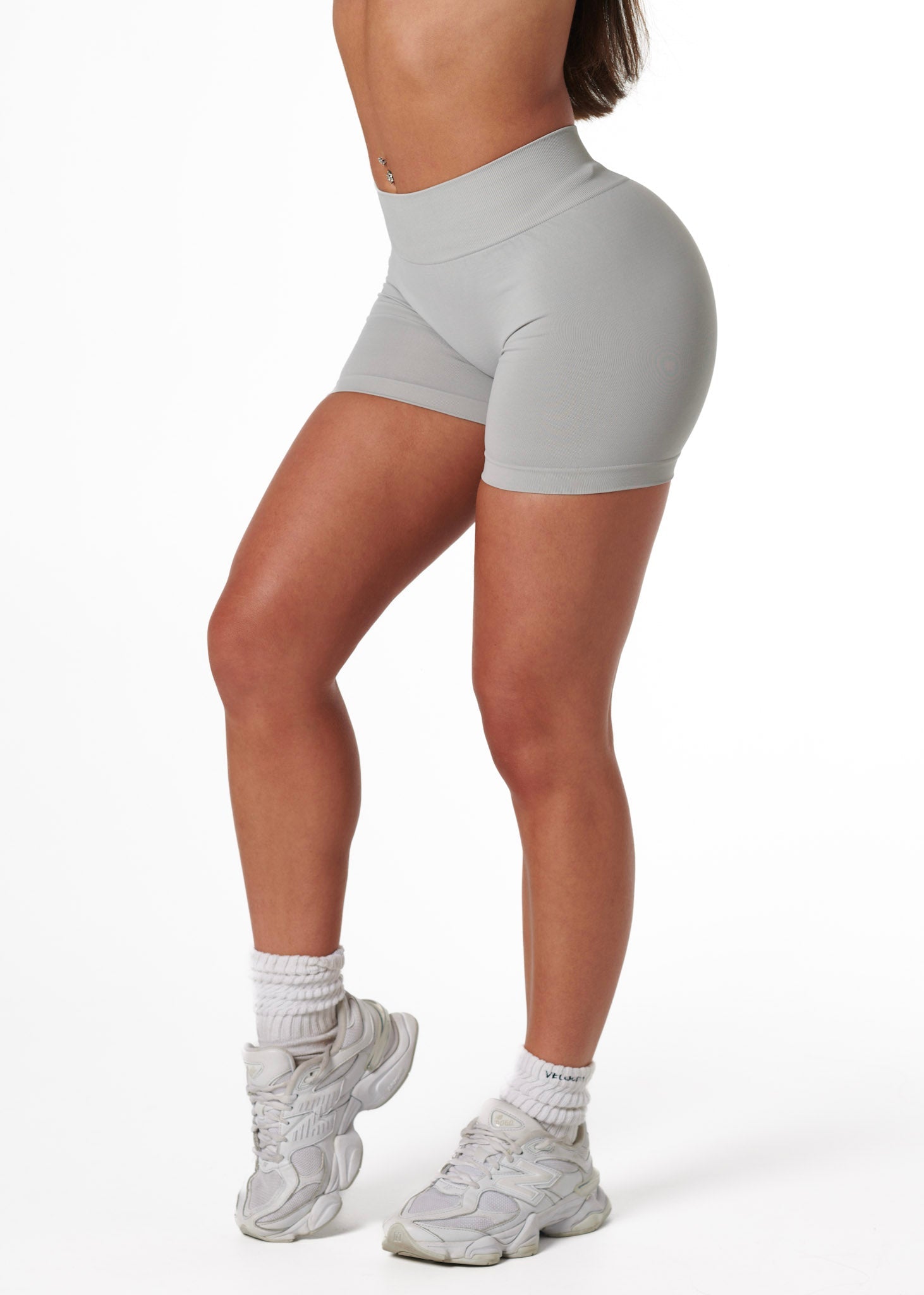 SILHOUETTE SCRUNCH SHORTS - FROST