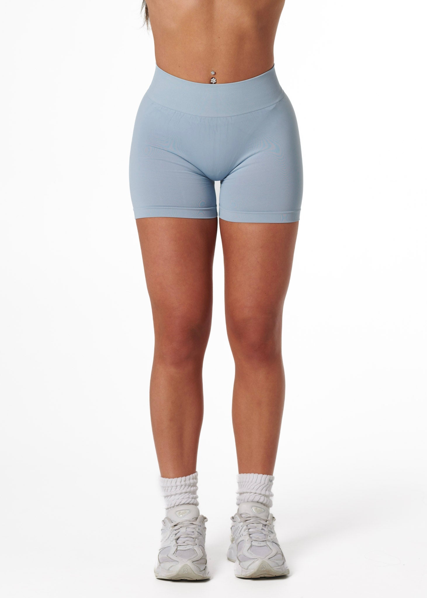 SILHOUETTE SCRUNCH SHORTS - GLACIER