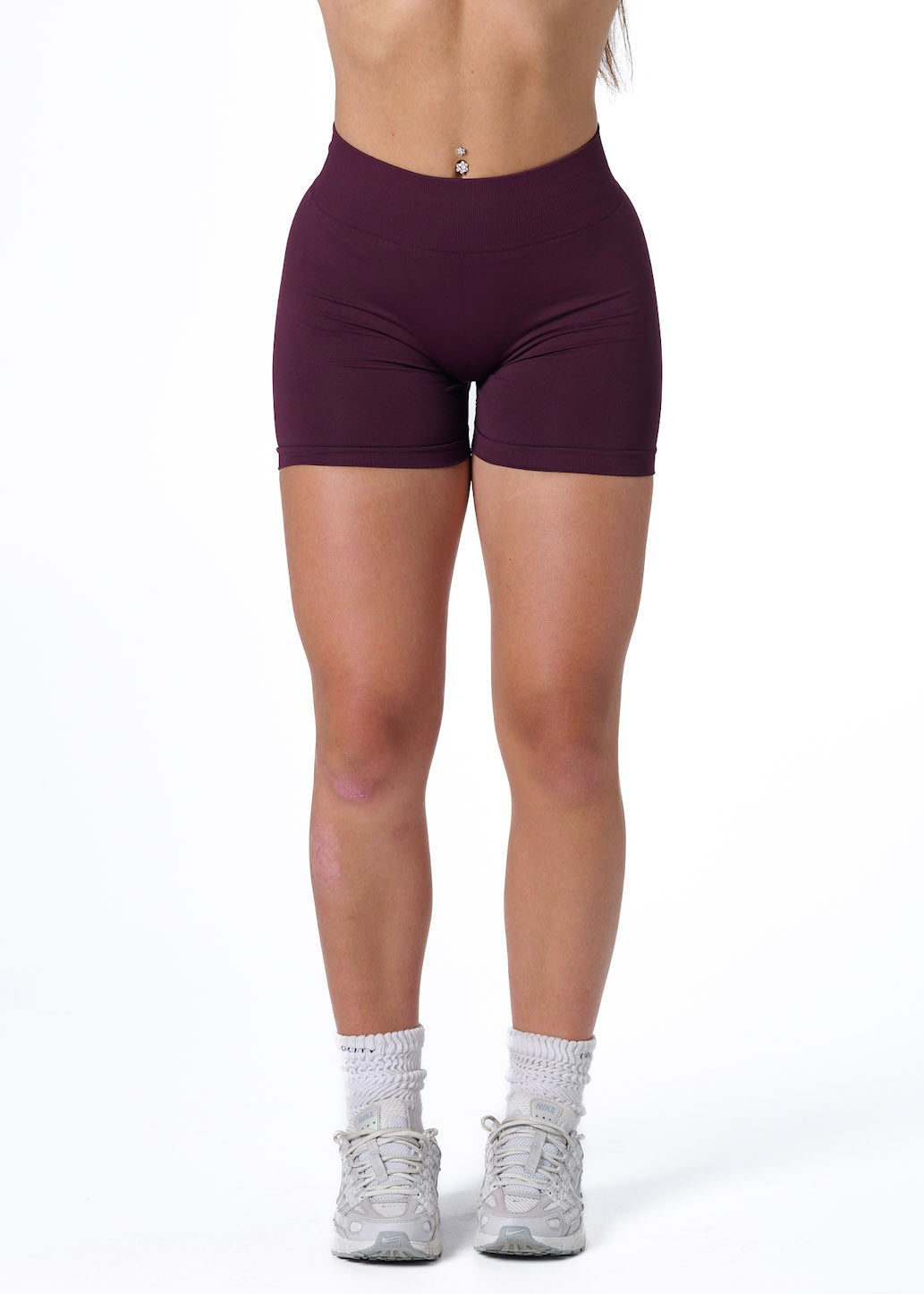 SILHOUETTE SCRUNCH SHORTS - PLUM
