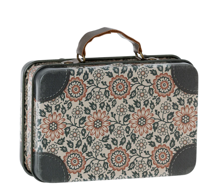 Small suitcase, Asta
